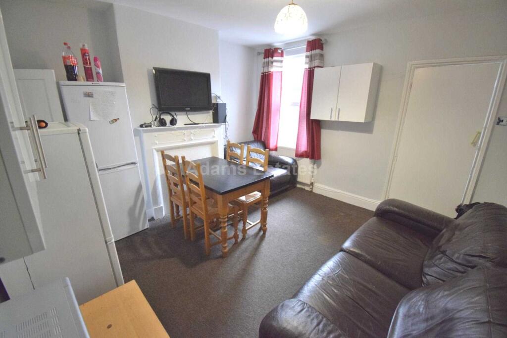 4 bed Mid Terraced House for rent in Reading. From Adams Estates - Reading