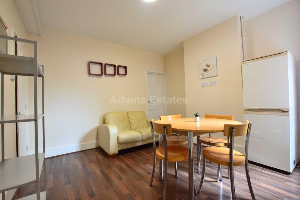 4 bed Mid Terraced House for rent in Reading. From Adams Estates - Reading