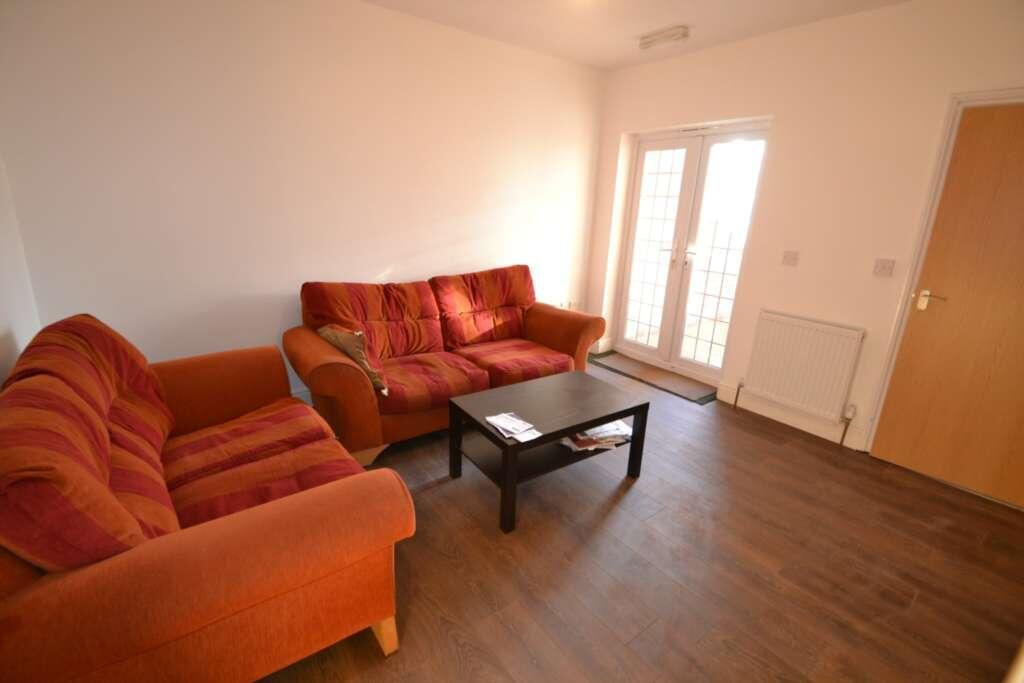 5 bed Mid Terraced House for rent in Reading. From Adams Estates - Reading