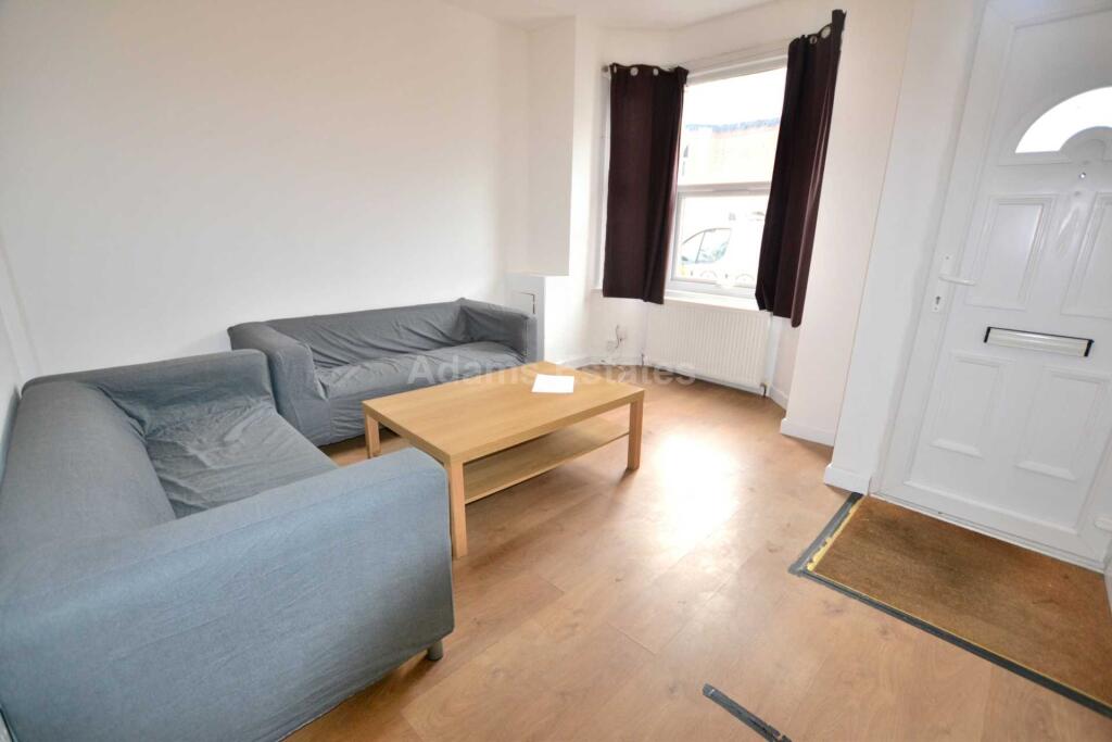 6 bed Mid Terraced House for rent in Reading. From Adams Estates - Reading