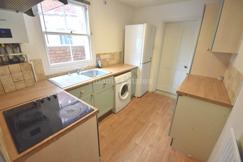 4 bed Mid Terraced House for rent in Reading. From Adams Estates - Reading