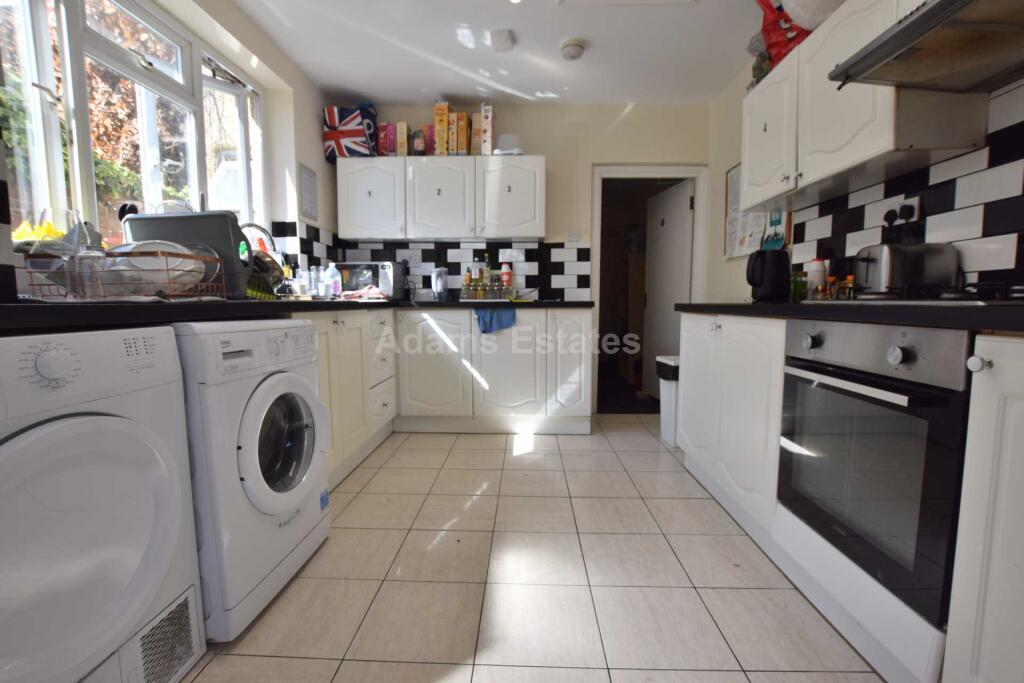 6 bed Town House for rent in Reading. From Adams Estates - Reading 6 bed Town House for rent in Reading. From Adams Estates - Reading
