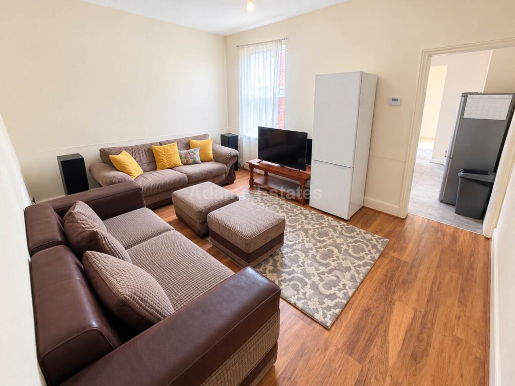 5 bed Mid Terraced House for rent in Reading. From Adams Estates - Reading