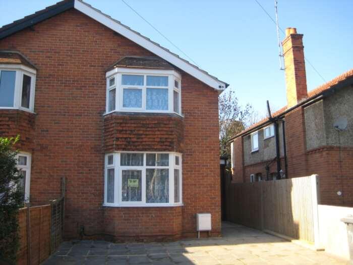 5 bed Semi Detached for rent in Reading. From Adams Estates - Reading