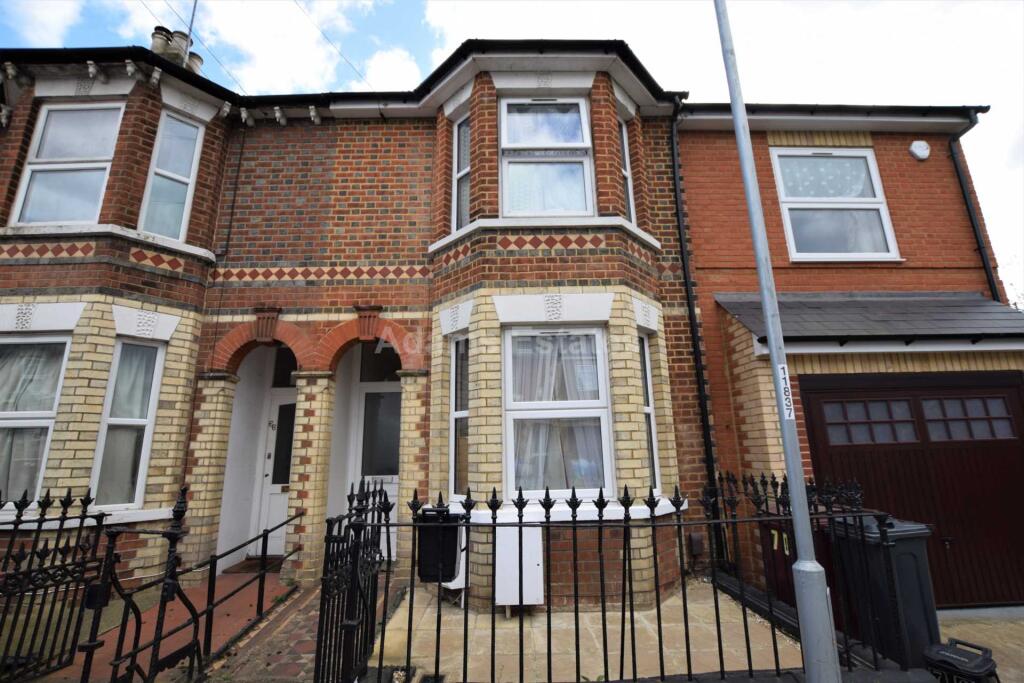 5 bed Mid Terraced House for rent in Shinfield. From Adams Estates - Reading