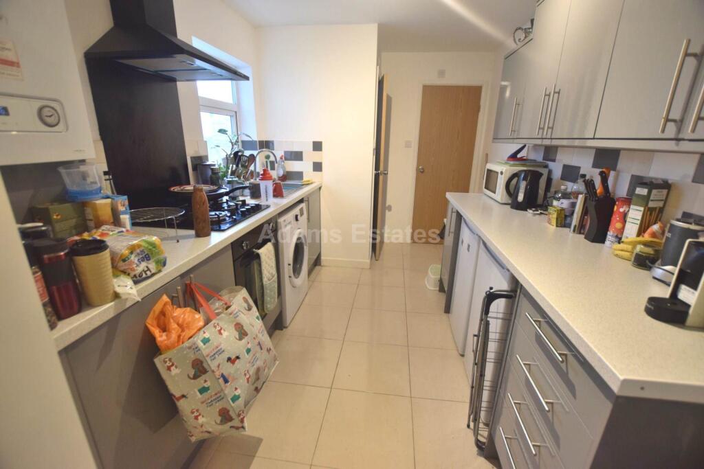 4 bed Mid Terraced House for rent in Reading. From Adams Estates - Reading