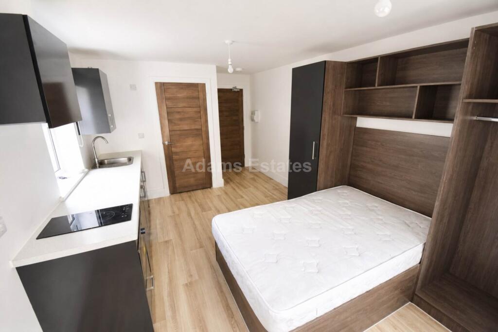 4 bed Studio for rent in . From Adams Estates - Reading