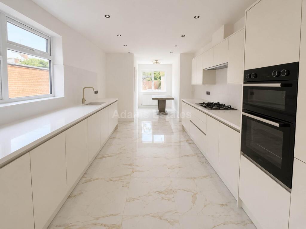 6 bed Semi Detached for rent in Reading. From Adams Estates - Reading