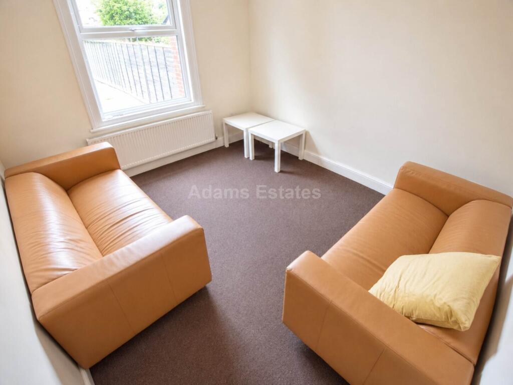 3 bed Mid Terraced House for rent in Reading. From Adams Estates - Reading