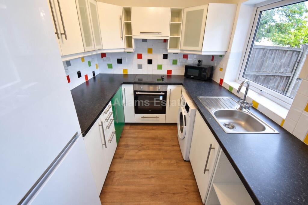 4 bed Mid Terraced House for rent in Reading. From Adams Estates - Reading 4 bed Mid Terraced House for rent in Reading. From Adams Estates - Reading
