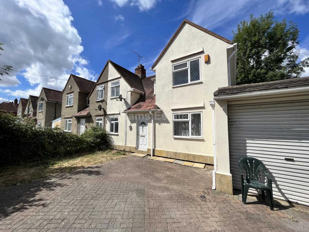 4 bed Semi Detached for rent in Reading. From Adams Estates - Reading