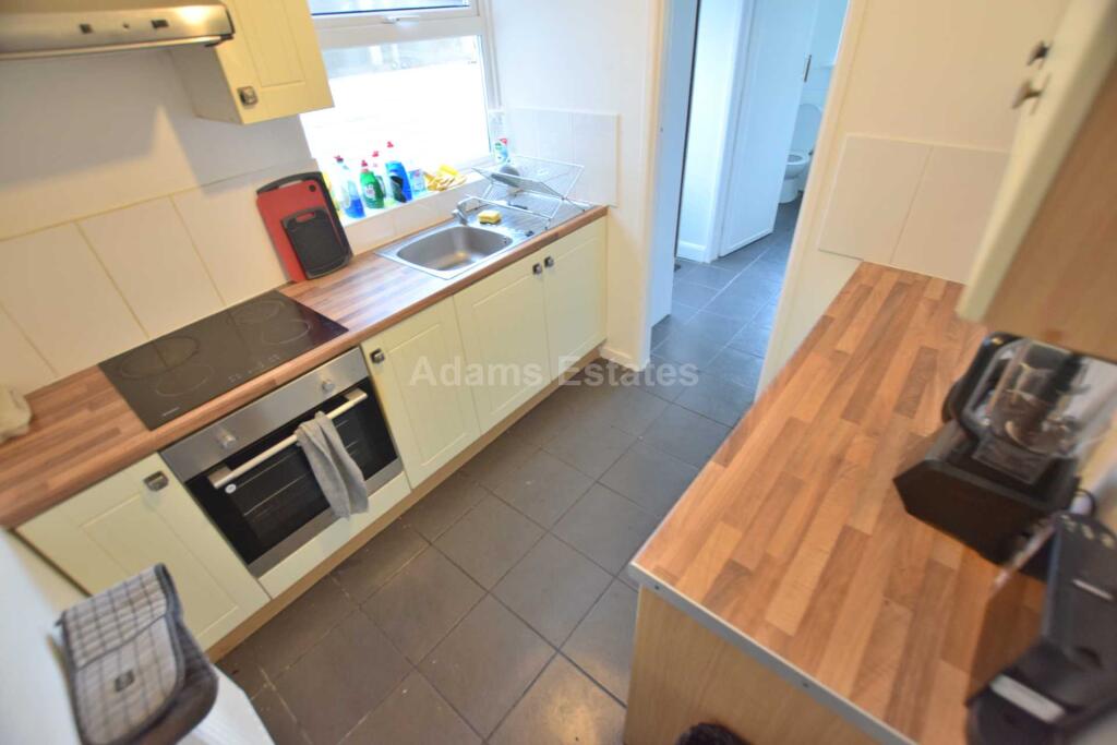 4 bed Mid Terraced House for rent in Reading. From Adams Estates - Reading
