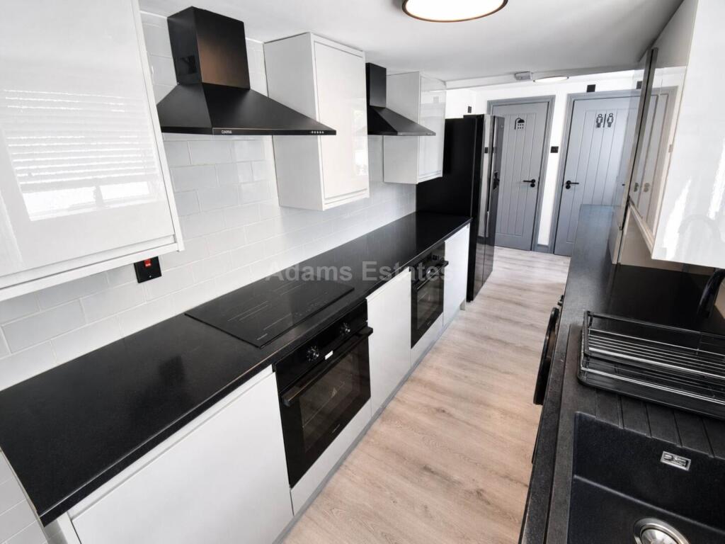 6 bed Mid Terraced House for rent in Reading. From Adams Estates - Reading