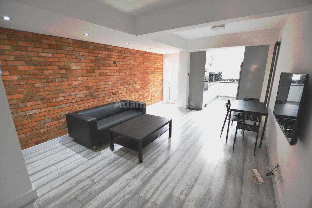 7 bed Mid Terraced House for rent in Reading. From Adams Estates - Reading