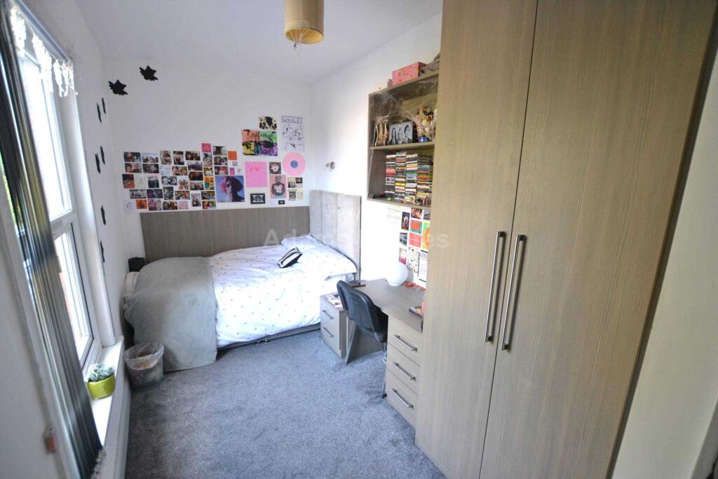 9 bed Mid Terraced House for rent in Reading. From Adams Estates - Reading