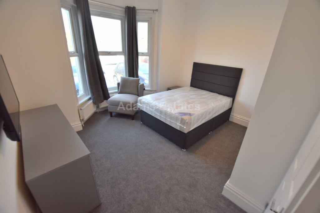 8 bed Semi Detached for rent in Reading. From Adams Estates - Reading