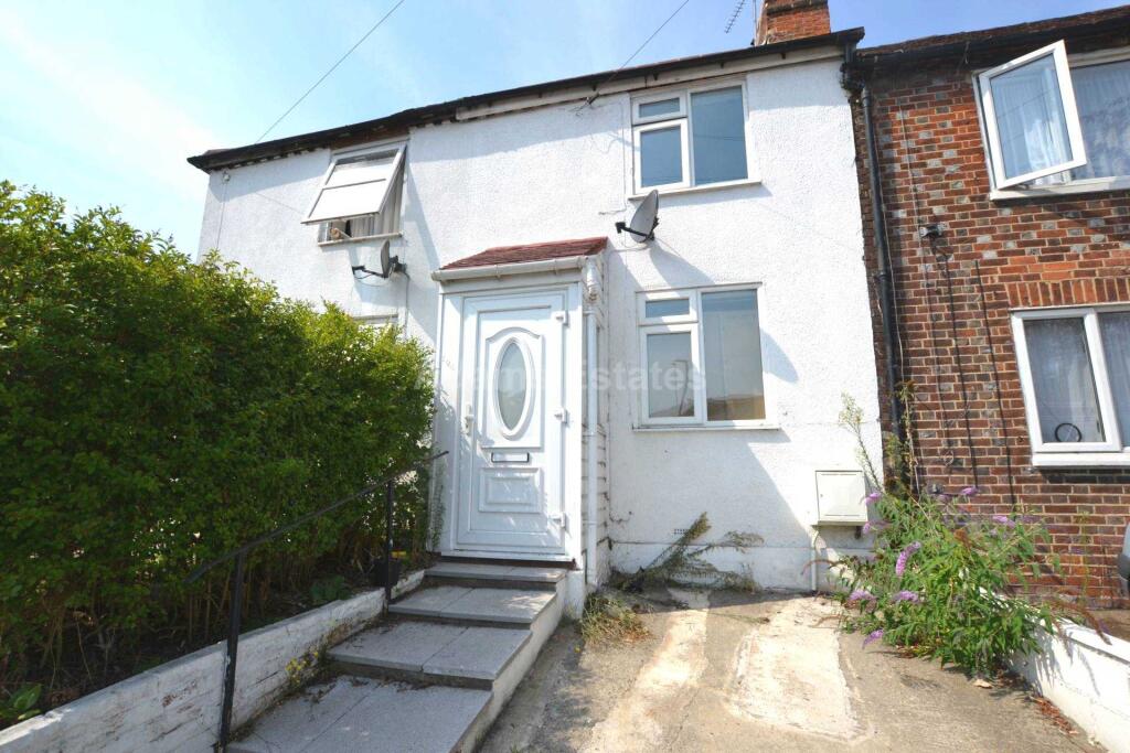 3 bed Mid Terraced House for rent in Shinfield. From Adams Estates - Reading