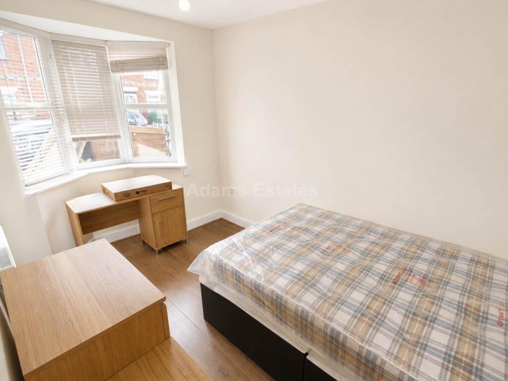 3 bed Mid Terraced House for rent in Reading. From Adams Estates - Reading