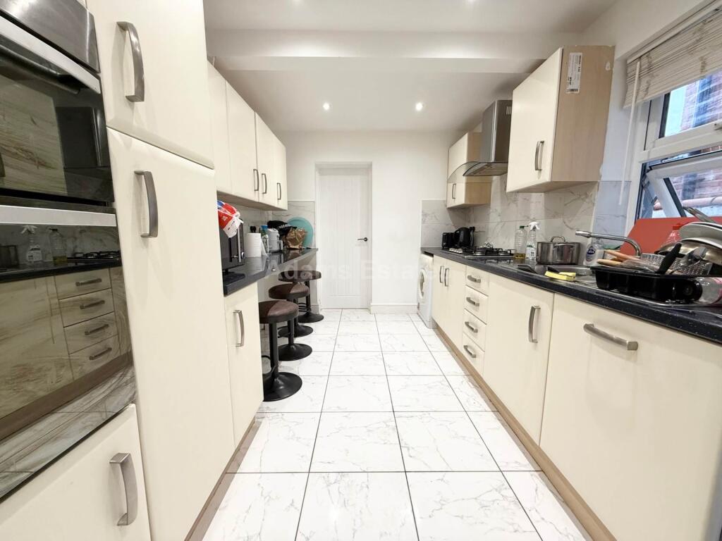 4 bed Mid Terraced House for rent in Woodley. From Adams Estates - Reading