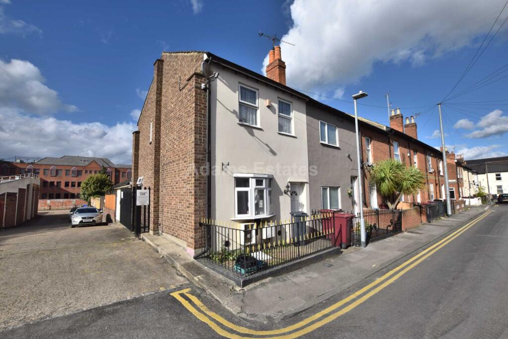 4 bed Mid Terraced House for rent in Reading. From Adams Estates - Reading