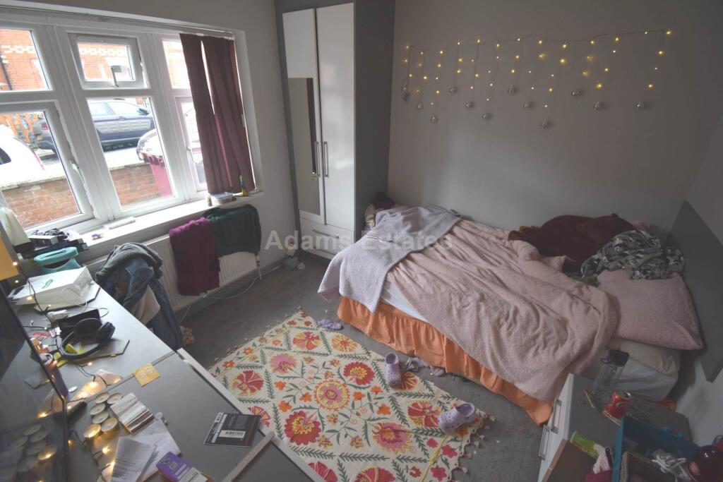 6 bed Mid Terraced House for rent in Reading. From Adams Estates - Reading