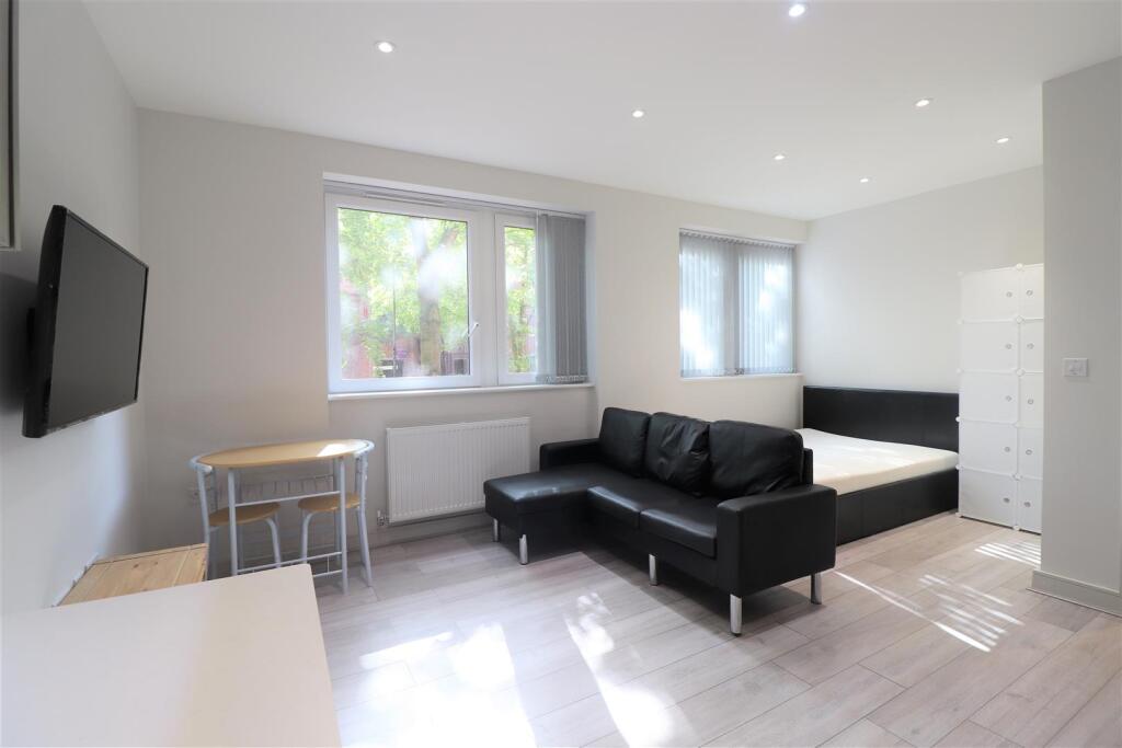4 bed Apartment for rent in Uxbridge. From CAMERON ESTATE AGENTS 4 bed Apartment for rent in Uxbridge. From CAMERON ESTATE AGENTS