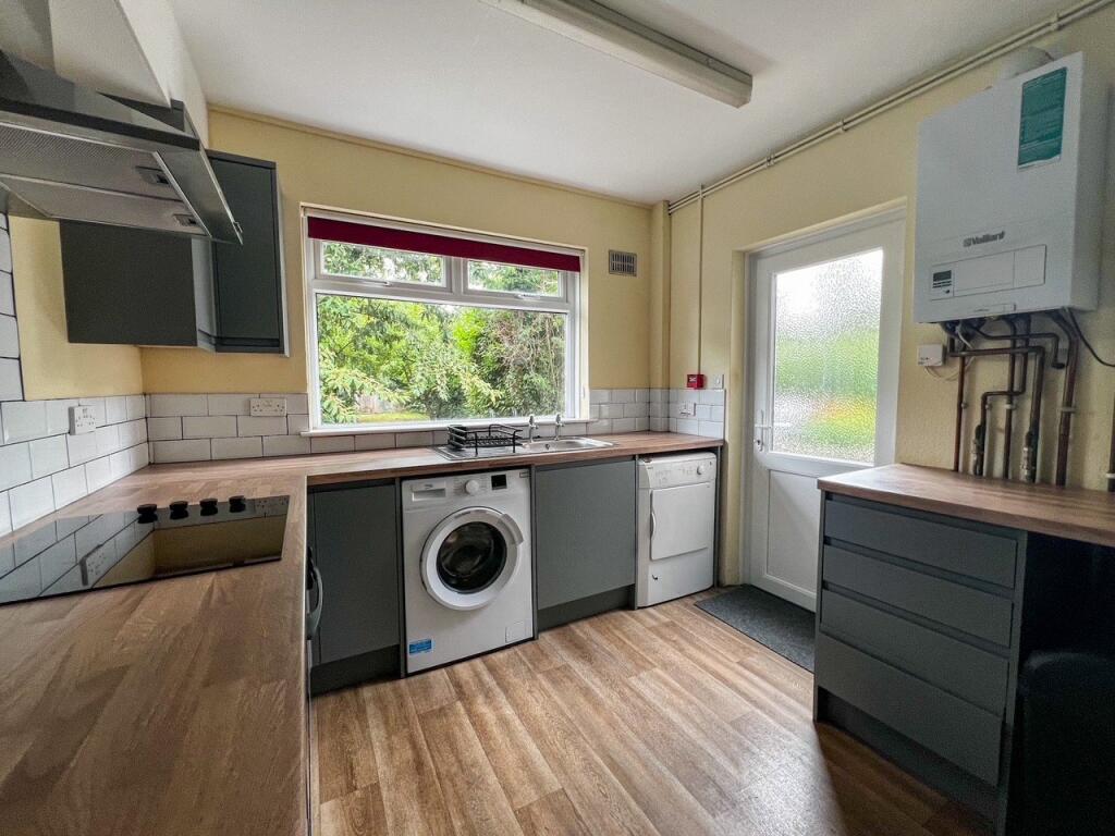 5 bed Mid Terraced House for rent in Bristol. From Westcoast Properties - Bristol