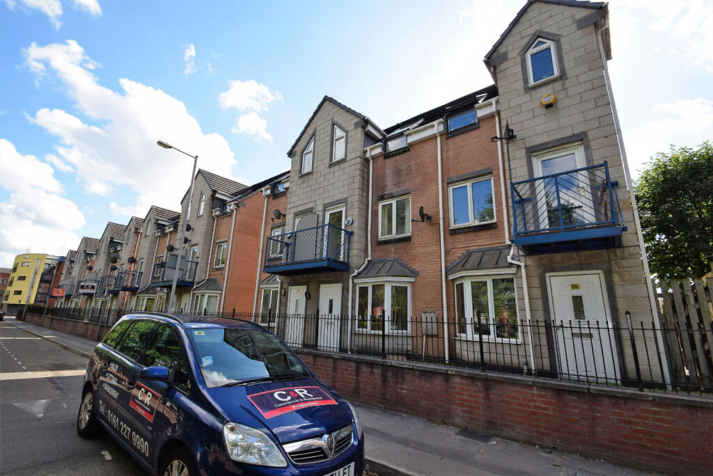 4 bed Town House for rent in Manchester. From C & R Properties Ltd - Hulme Manchester