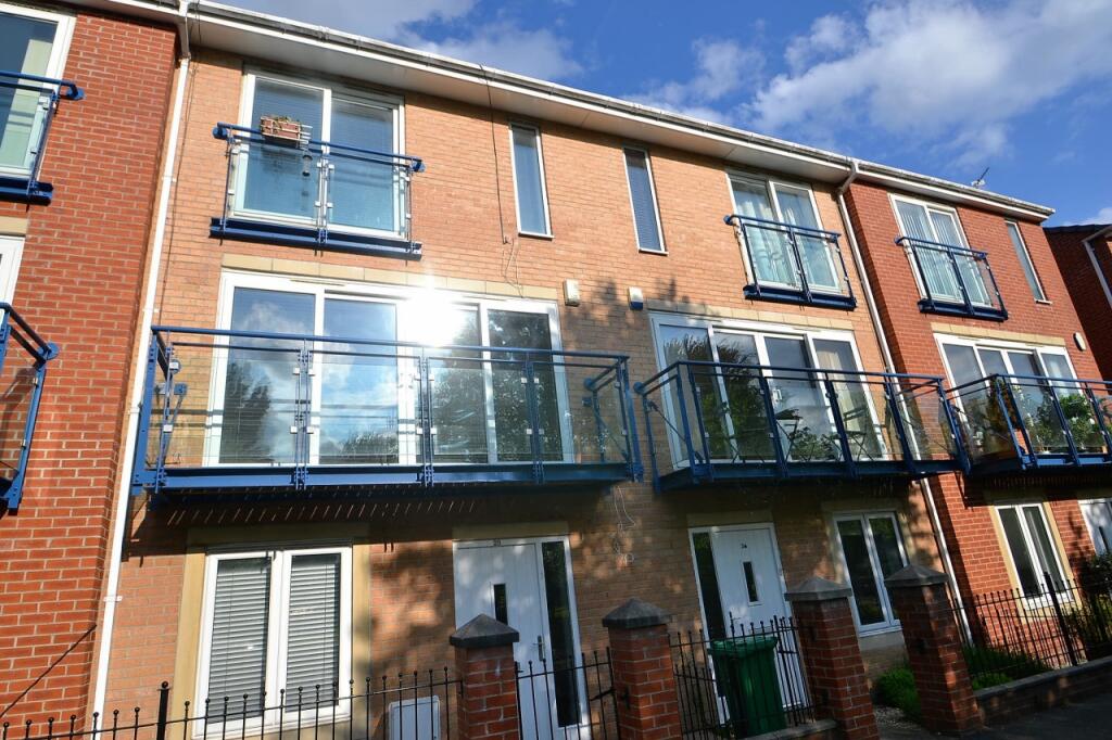 4 bed Town House for rent in Manchester. From C & R Properties Ltd - Hulme Manchester