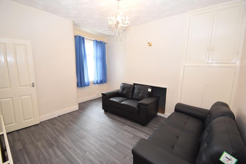 4 bed Mid Terraced House for rent in Manchester. From C & R Properties Ltd - Hulme Manchester