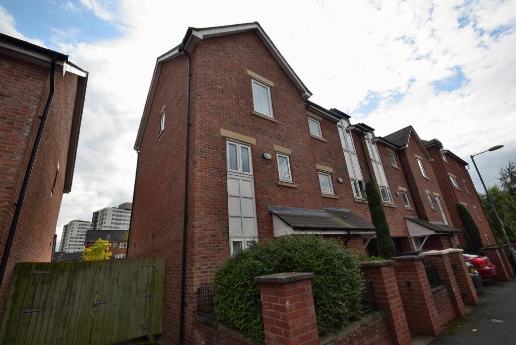 4 bed Town House for rent in Manchester. From C & R Properties Ltd - Hulme Manchester 4 bed Town House for rent in Manchester. From C & R Properties Ltd - Hulme Manchester