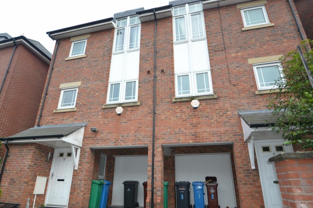 3 bed Town House for rent in Manchester. From C & R Properties Ltd - Hulme Manchester