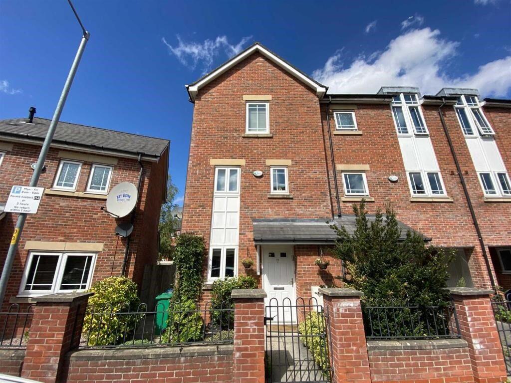 4 bed Town House for rent in Manchester. From C & R Properties Ltd - Hulme Manchester