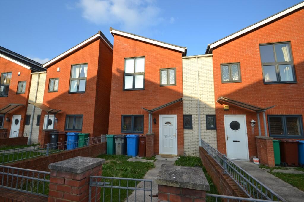 3 bed Mid Terraced House for rent in Manchester. From C & R Properties Ltd - Hulme Manchester