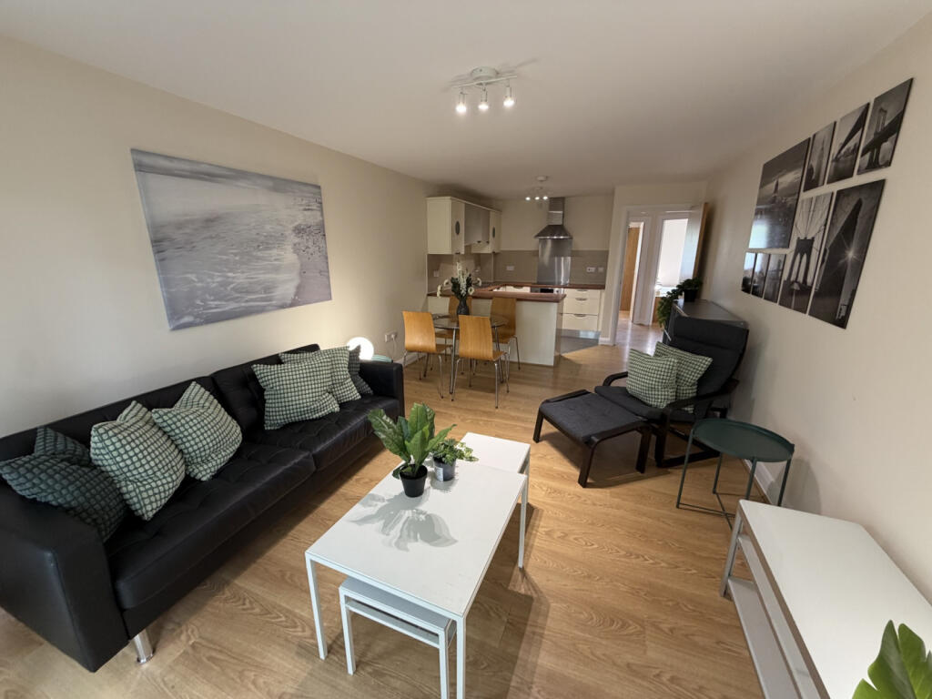 2 bed Apartment for rent in Manchester. From C & R Properties Ltd - Hulme Manchester