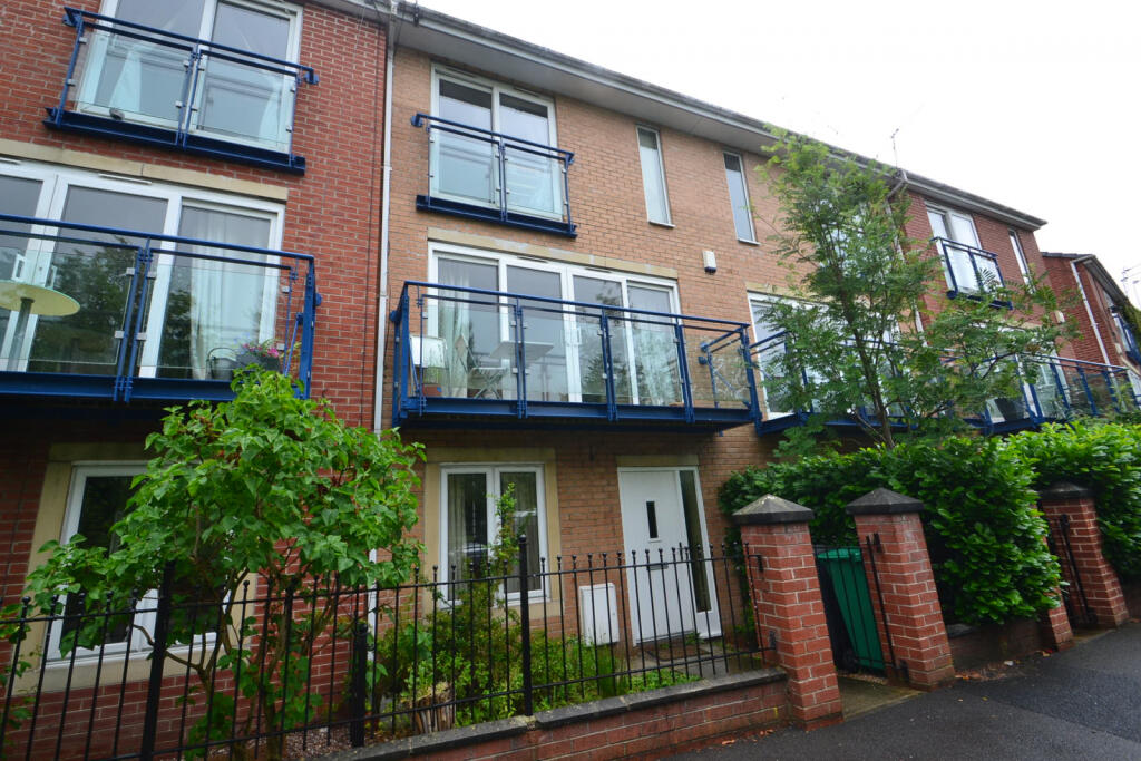 3 bed Town House for rent in Manchester. From C & R Properties Ltd - Hulme Manchester