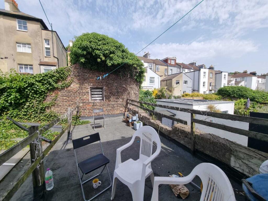 5 bed 1st Floor Flat for rent in Ovingdean. From Spark and Sons - Hove