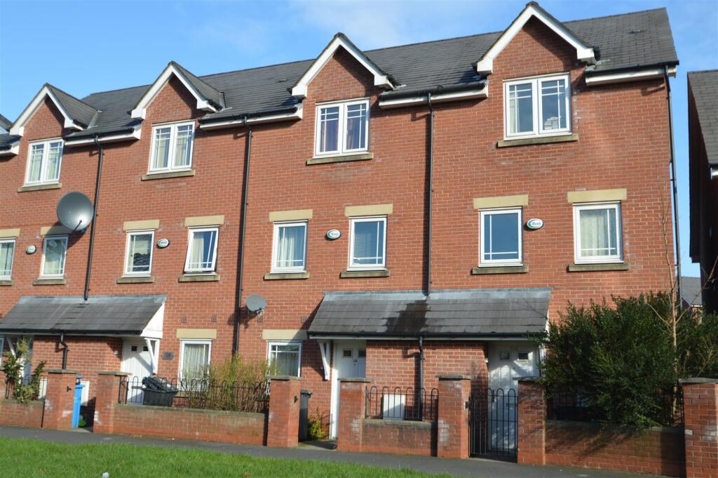 4 bed Detached for rent in Manchester. From George Adams (Estate Agents) Ltd - Manchester