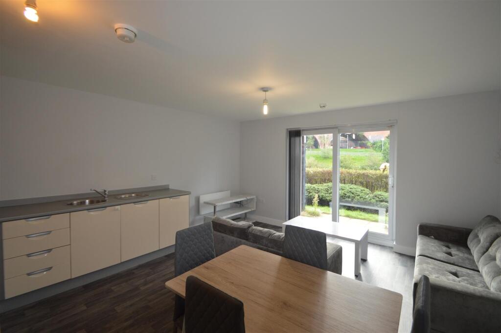 2 bed 1st Floor Flat for rent in Salford. From George Adams (Estate Agents) Ltd - Manchester