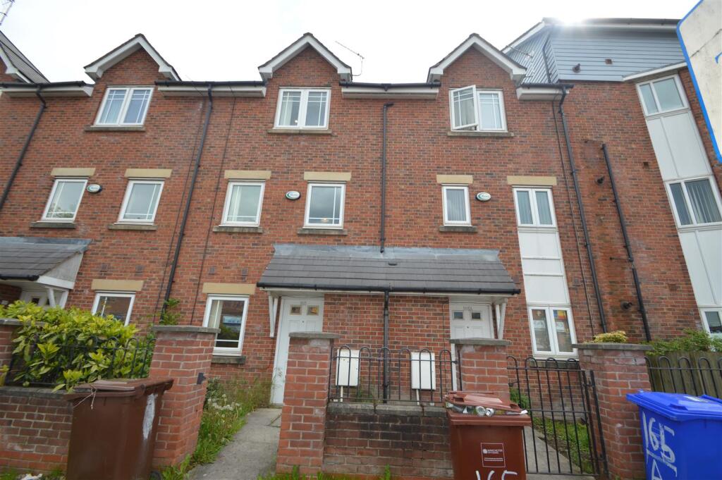 4 bed Detached for rent in Manchester. From George Adams (Estate Agents) Ltd - Manchester 4 bed Detached for rent in Manchester. From George Adams (Estate Agents) Ltd - Manchester