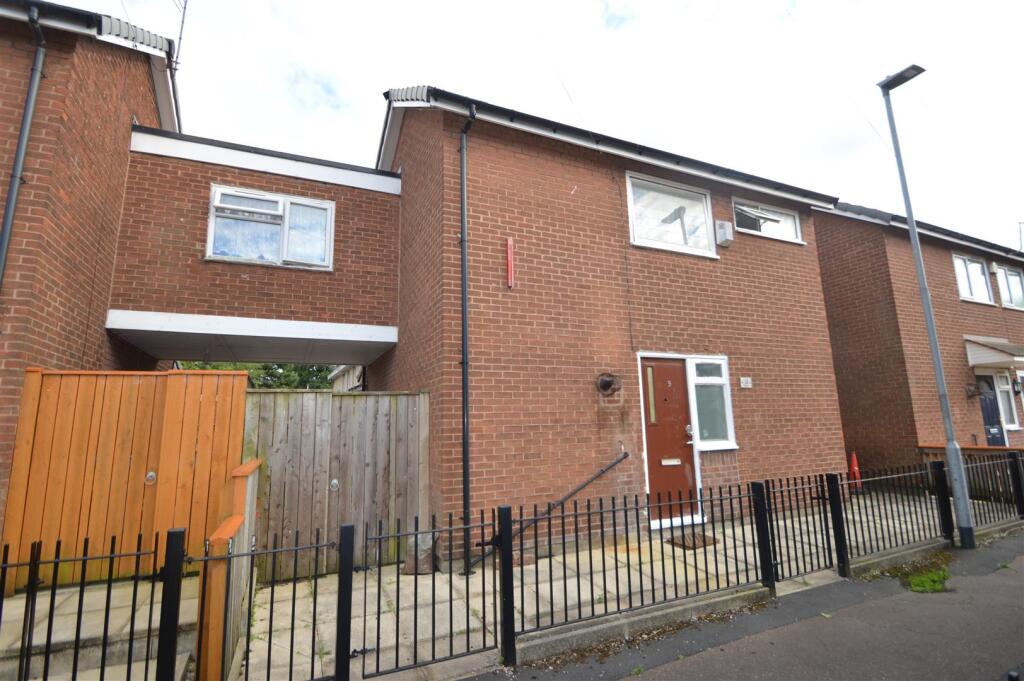 4 bed Detached for rent in Manchester. From George Adams (Estate Agents) Ltd - Manchester