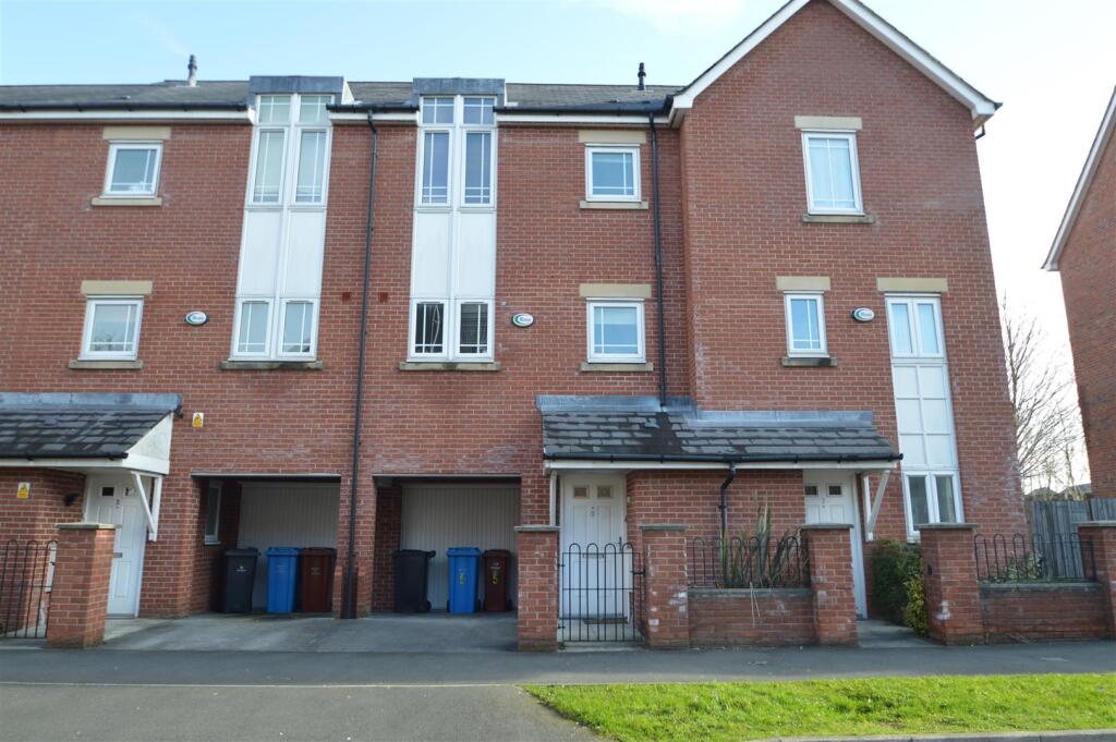 4 bed Detached for rent in Manchester. From George Adams (Estate Agents) Ltd - Manchester