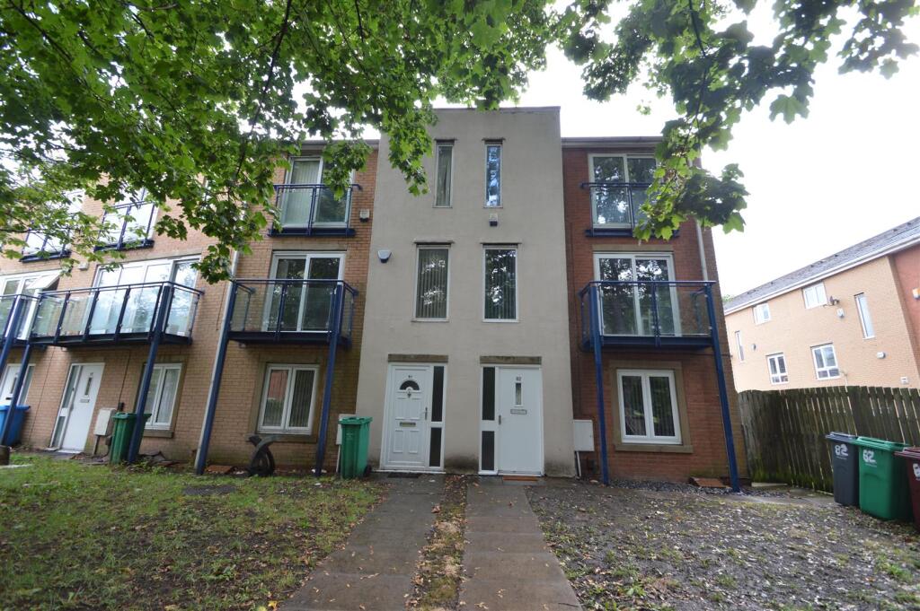4 bed Detached for rent in Manchester. From George Adams (Estate Agents) Ltd - Manchester