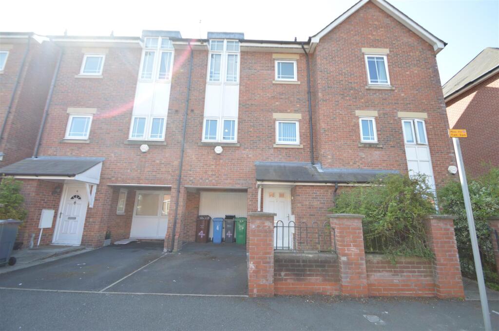 4 bed Detached for rent in Manchester. From George Adams (Estate Agents) Ltd - Manchester