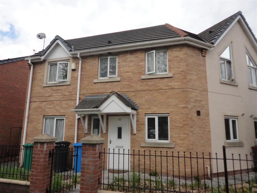 3 bed Detached for rent in Manchester. From George Adams (Estate Agents) Ltd - Manchester