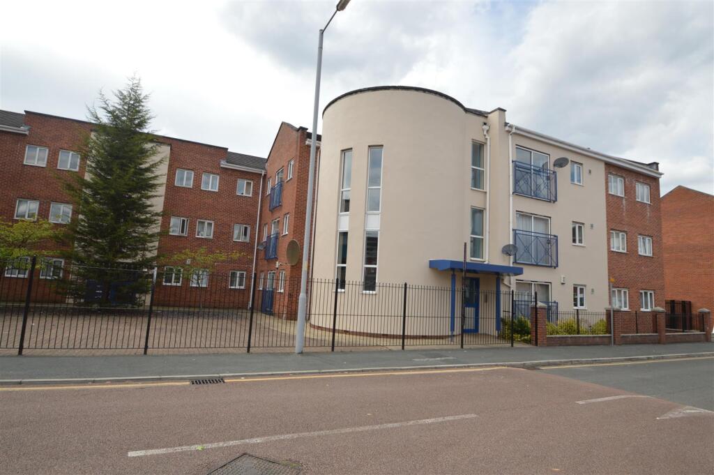 3 bed 1st Floor Flat for rent in Manchester. From George Adams (Estate Agents) Ltd - Manchester