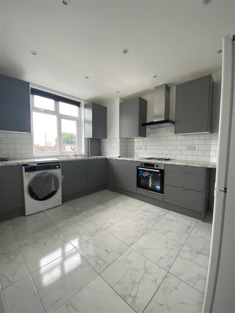 5 bed Detached for rent in London. From Andrews And Stacey Ltd - Shepherds Bush