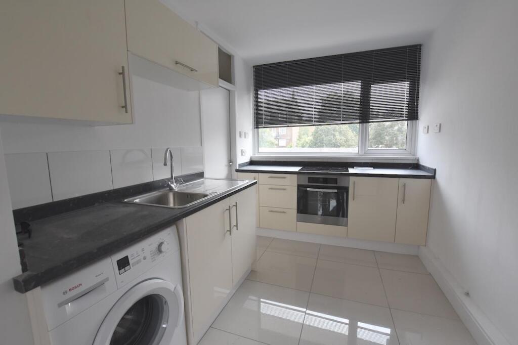 4 bed Detached for rent in London. From Andrews And Stacey Ltd - Shepherds Bush