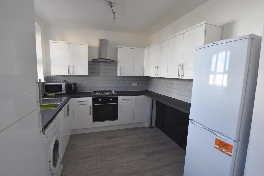 4 bed 1st Floor Flat for rent in Hammersmith. From Andrews And Stacey Ltd - Shepherds Bush