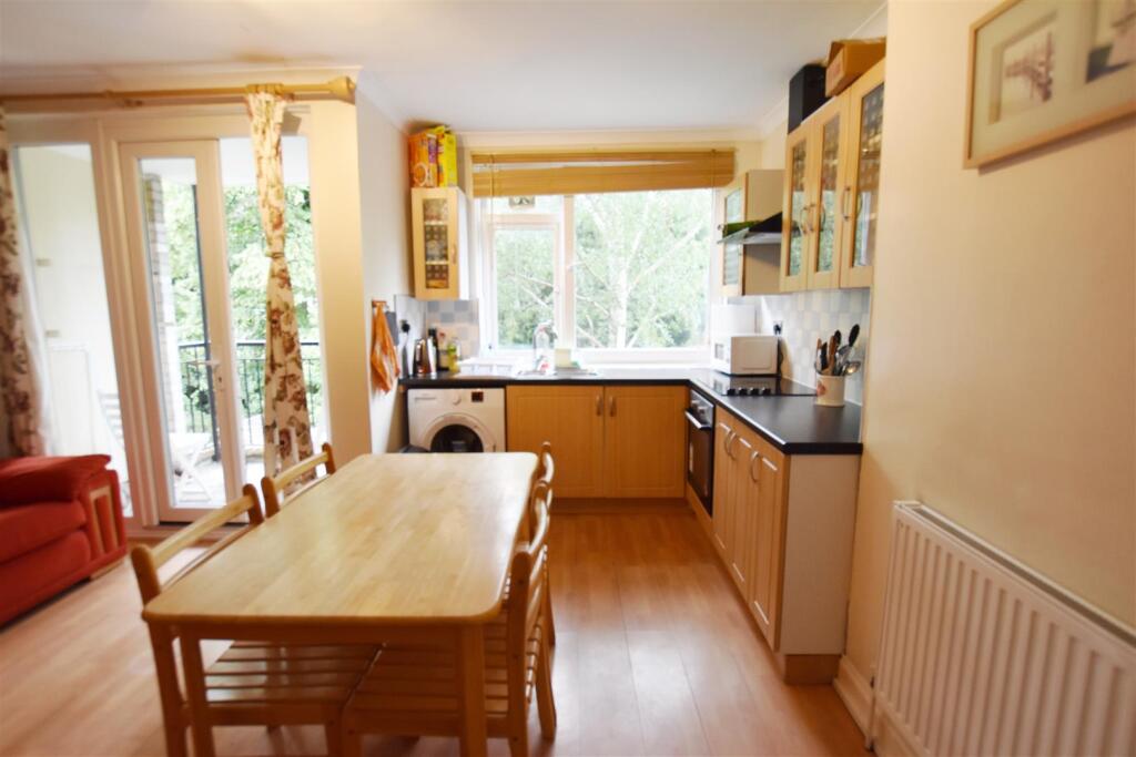 4 bed Detached for rent in London. From Andrews And Stacey Ltd - Shepherds Bush
